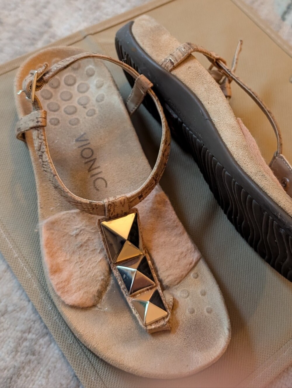 Vionic Orthotic Studded T-Strap Sandals Taupe Cork Women's Size 6